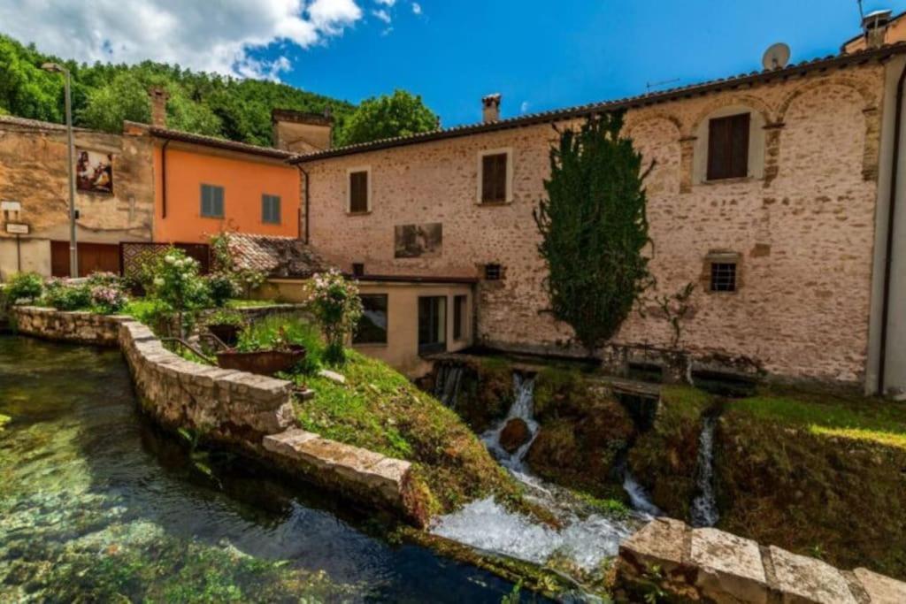Casa Vacanze Fonte Del Menotre Foligno Exterior photo